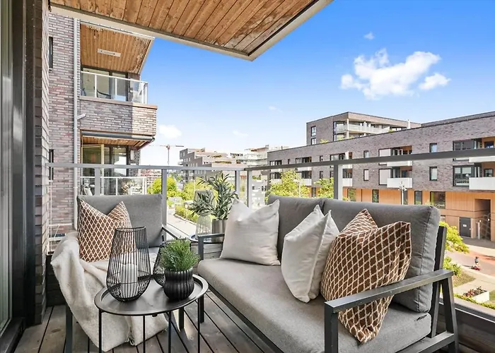 Charming Srenga Apartment Waterfront Views City Comfort